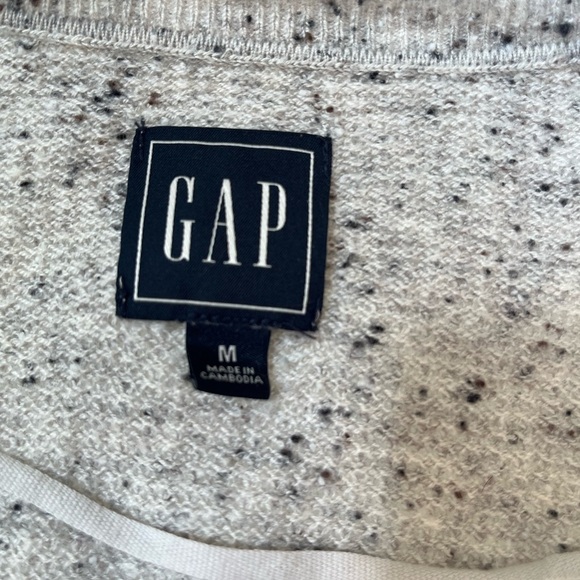 Gap Textured V-Neck Sweater in White and Black Size Medium - Picture 4 of 5